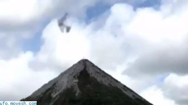 美国51区附近，隐藏在山中的外星人UFO机库终于被发现了！