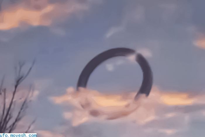 神秘不明飞行物出现在天空，疑似UFO在发射信息，看后超出认知
