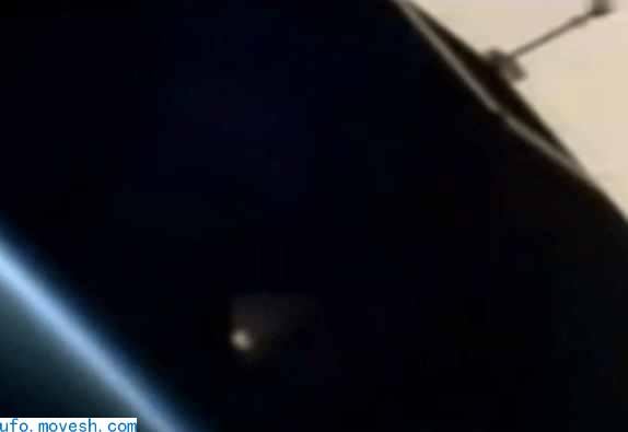 美曾在太空站拍到巨型UFO，接近地球后有许多小UFO飞入其中