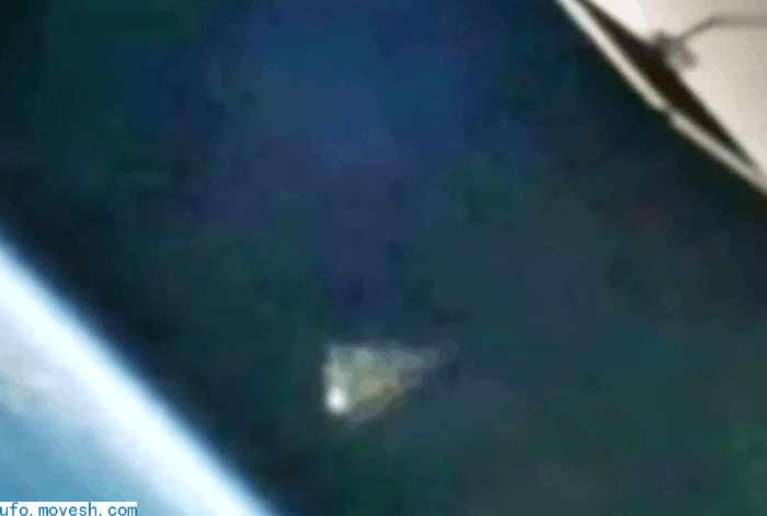 美曾在太空站拍到巨型UFO，接近地球后有许多小UFO飞入其中