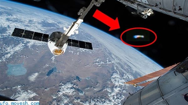 NASA拍到巨型黄金UFO：立刻掐断直播