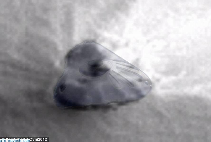 网友发现火星上的神秘图腾酷似被掩盖的飞碟形状的UFO！