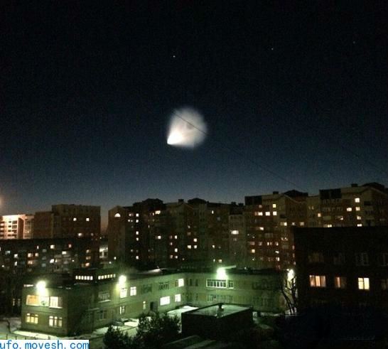 媒体报道俄罗斯UFO，其可能是巨型UFO通过虫洞来到地球
