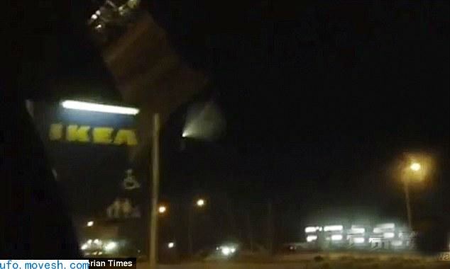 媒体报道俄罗斯UFO，其可能是巨型UFO通过虫洞来到地球