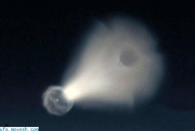 媒体报道俄罗斯UFO，其可能是巨型UFO通过虫洞来到地球